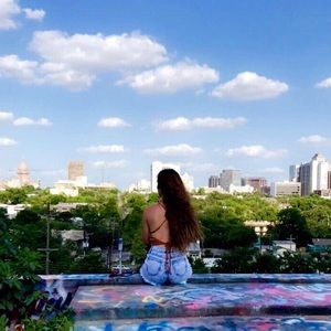 Meet your Posher, Ambri